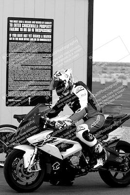 media/Mar-28-2022-Superbike Trackdays (Mon) [[b8603d0f67]]/Around the Pits/